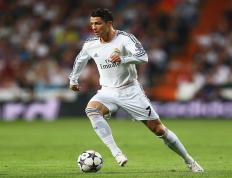 开云体育平台APP-雷恩鏖战西班牙豪门，布雷默里程碑之夜闪耀全场