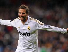 开云平台-个体光芒与团队铁幕，苏亚雷斯爆发背后的战术博弈