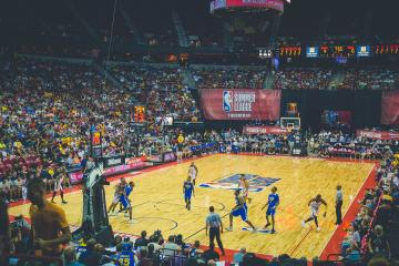 开云体育app-当银黑军团跨越山海，布伦森导演逆转，虚拟交锋中的篮球真谛