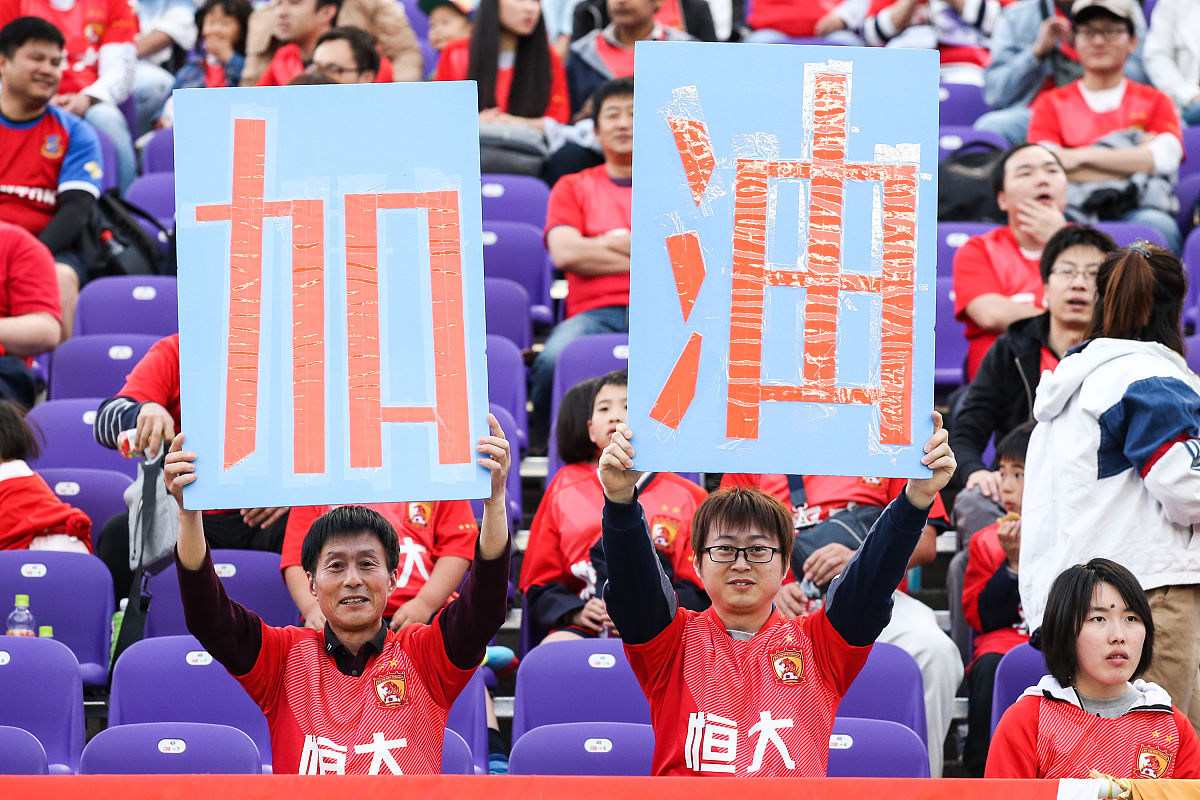 开云平台-迎战挑战！国际足球赛场上的士气高昂的简单介绍