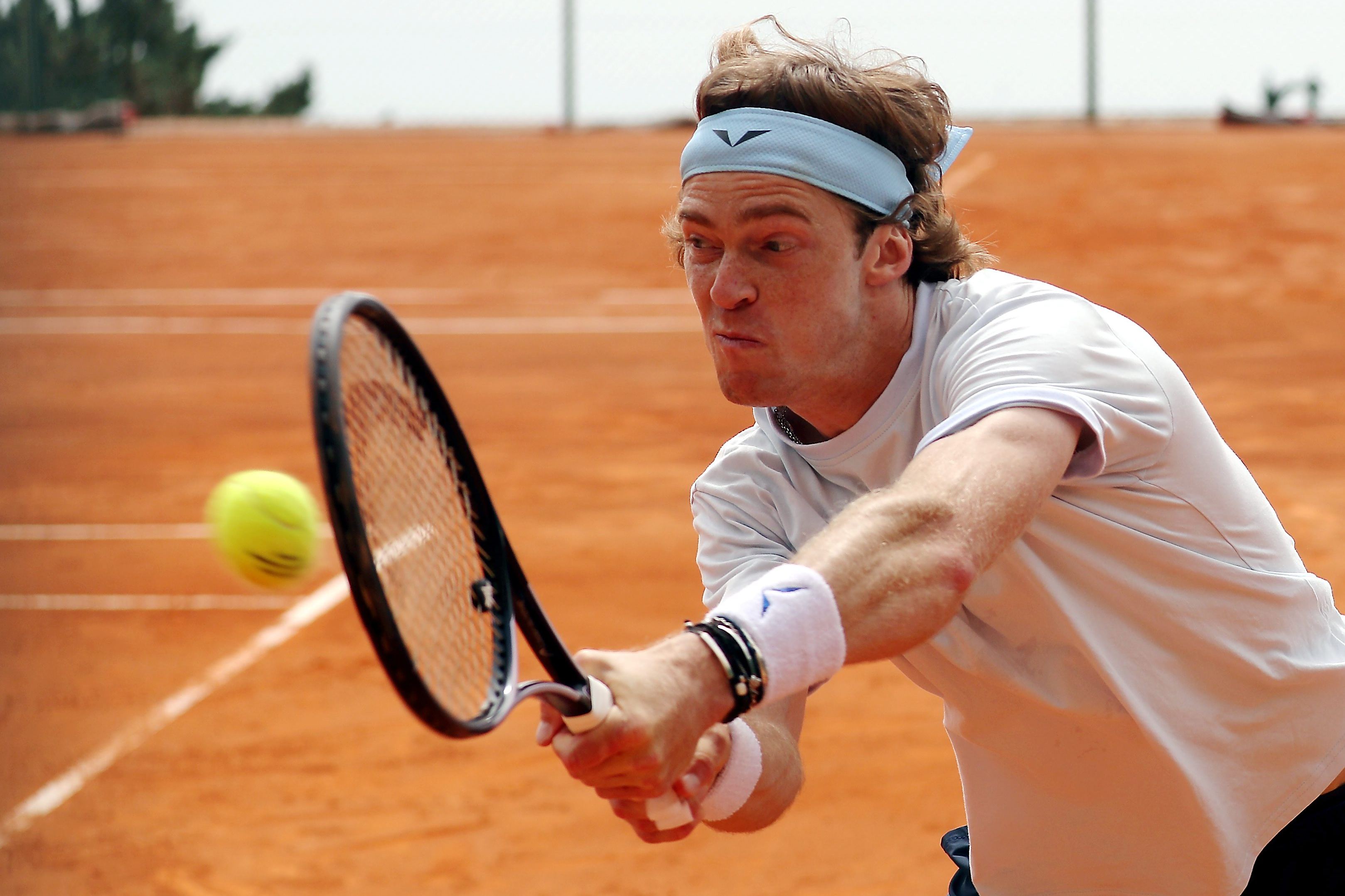 开云平台-包含精彩对决，双雄争霸展现超凡实力的词条