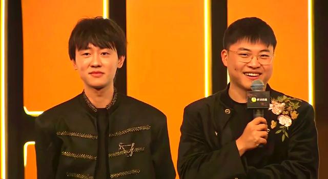 开云体育中国-FPX轻取T1，Uzi开启传奇时刻激烈交锋八强赛，引爆全场热议的简单介绍