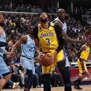 开云下载-NBA比赛近期：湖人胜勇士，詹姆斯砍下三双的简单介绍