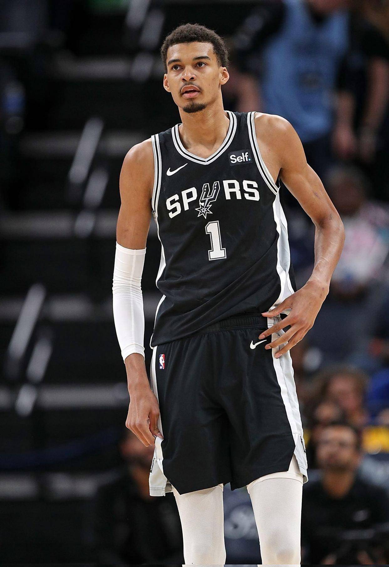 开云平台-步行者目前战胜马刺，简单直接提升防守效率