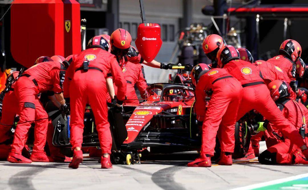 开云体育官方网站-梅赛德斯绝杀威廉姆斯，塞恩斯扛起全队的简单介绍