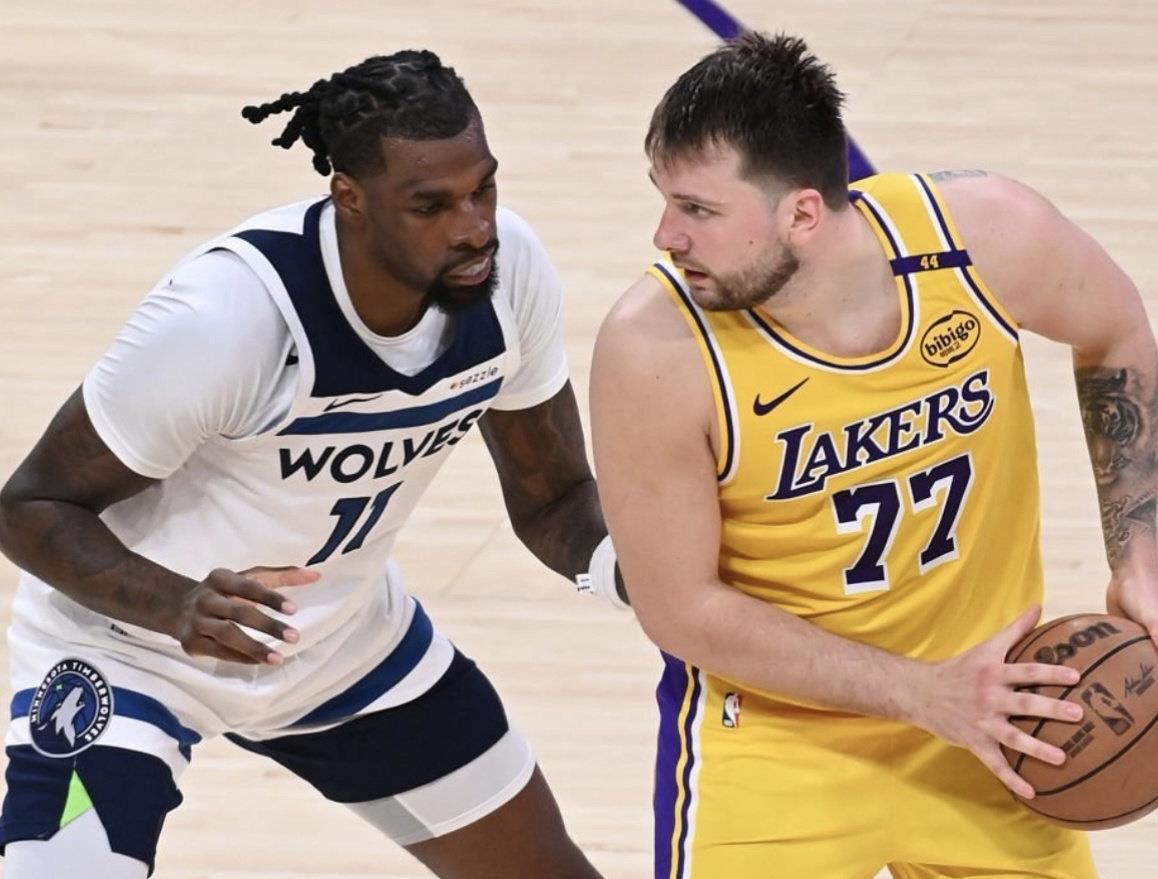 开云体育-包含鹈鹕翻盘魔术，东契奇完成帽子戏法的词条